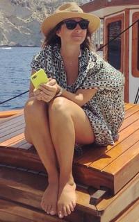 Camila Raznovich feet photo thumbnail