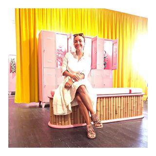 Camila Raznovich feet photo thumbnail