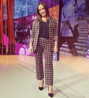 Camila Raznovich feet photo thumbnail