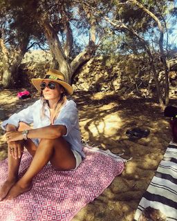 Camila Raznovich feet photo thumbnail