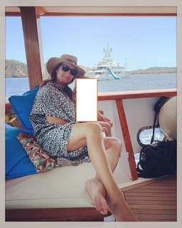 Camila Raznovich feet photo thumbnail