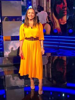 Camila Raznovich feet photo thumbnail