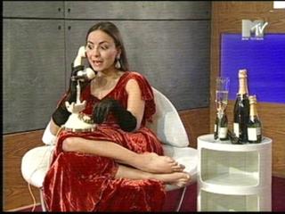 Camila Raznovich feet photo thumbnail