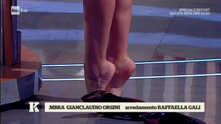 Camila Raznovich feet photo thumbnail