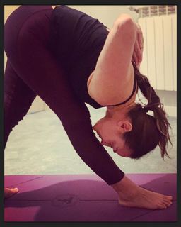 Camila Raznovich feet photo thumbnail