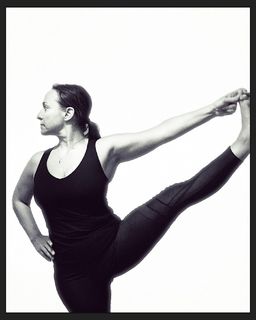 Camila Raznovich feet photo thumbnail