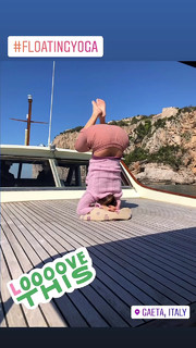 Camila Raznovich feet photo thumbnail