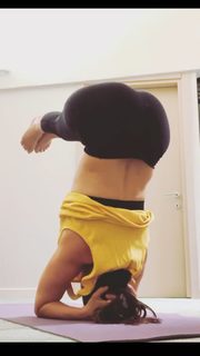 Camila Raznovich feet photo thumbnail