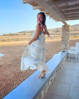 Camila Raznovich feet photo thumbnail