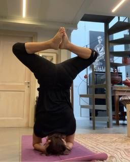 Camila Raznovich feet photo thumbnail