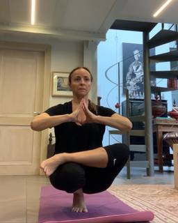 Camila Raznovich feet photo thumbnail