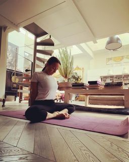 Camila Raznovich feet photo thumbnail