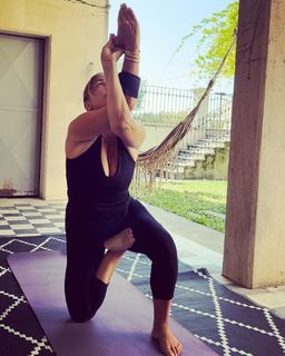 Camila Raznovich feet photo thumbnail