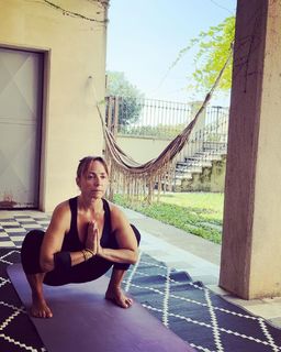 Camila Raznovich feet photo thumbnail