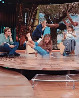 Camila Raznovich feet photo thumbnail