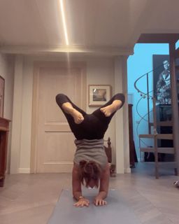 Camila Raznovich feet photo thumbnail