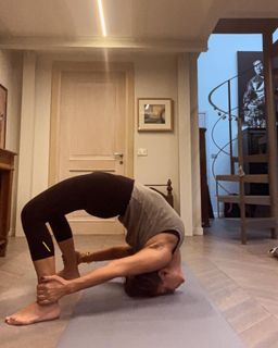 Camila Raznovich feet photo thumbnail