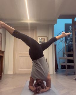 Camila Raznovich feet photo thumbnail