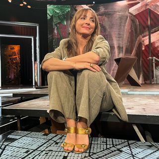 Camila Raznovich feet photo thumbnail