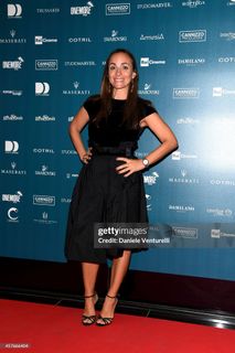 Camila Raznovich feet photo thumbnail