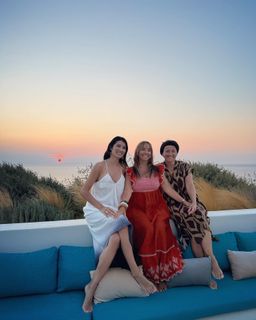 Camila Raznovich feet photo thumbnail