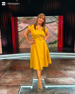 Camila Raznovich feet photo thumbnail