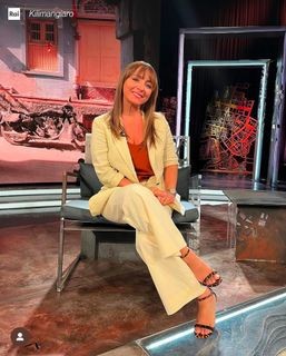 Camila Raznovich feet photo thumbnail