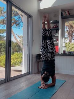 Camila Raznovich feet photo thumbnail