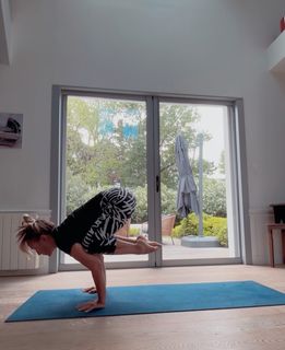 Camila Raznovich feet photo thumbnail