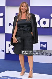 Camila Raznovich feet photo thumbnail