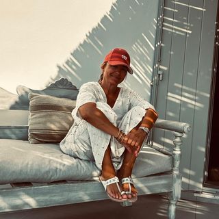 Camila Raznovich feet photo thumbnail