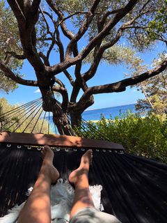 Camila Raznovich feet photo thumbnail