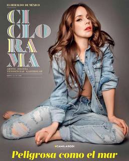 Camila Sodi feet photo thumbnail