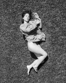 Camila Sodi feet photo thumbnail