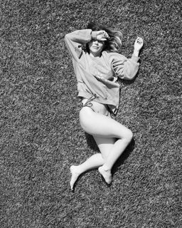 Camila Sodi feet photo thumbnail