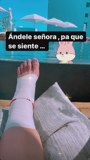 Camila Sodi feet photo thumbnail