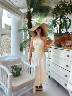 Camila Sodi feet photo thumbnail