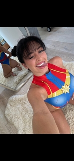 Camilla Araújo feet photo thumbnail