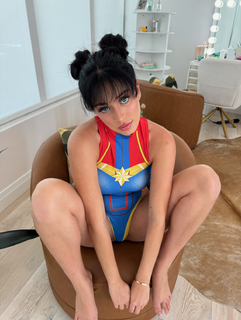 Camilla Araújo feet photo thumbnail