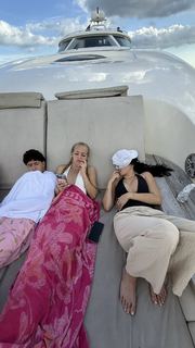 Camilla Araújo feet photo thumbnail