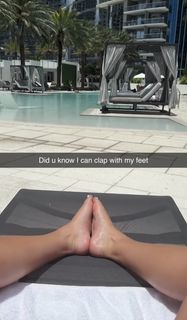 Camilla Araújo feet photo thumbnail