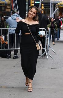 Camilla Luddington feet photo thumbnail