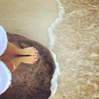 Camille Cerf feet photo thumbnail