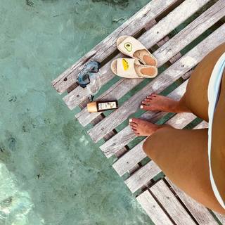 Camille Cerf feet photo thumbnail