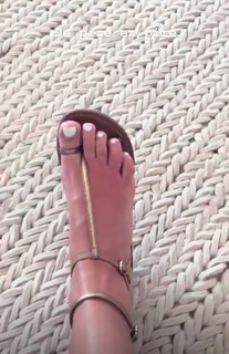 Camille Cerf feet photo thumbnail