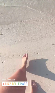 Camille Cerf feet photo thumbnail