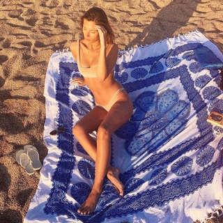 Camille Cerf feet photo thumbnail