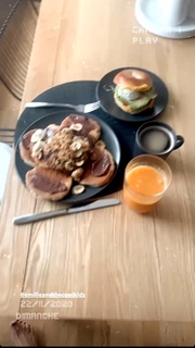 Camille Cerf feet photo thumbnail