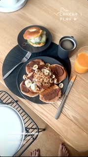 Camille Cerf feet photo thumbnail