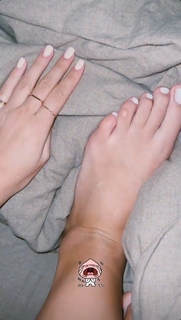 Camille Cerf feet photo thumbnail